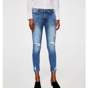 NWT Mango ‘Isa’ Skinny Destroyed Jeans